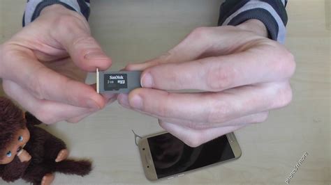 Samsung Galaxy A5 (2017): How to insert a microSD .